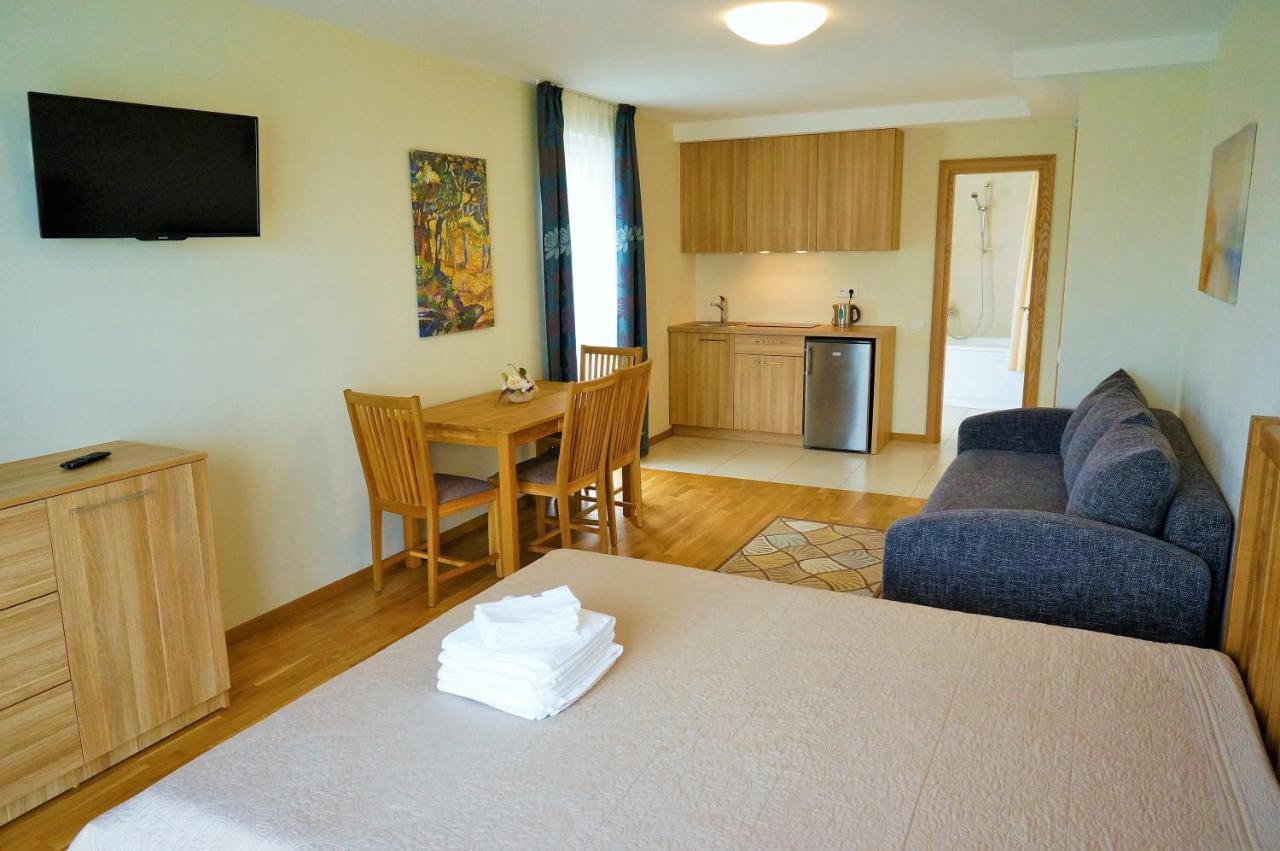 Smelio Vila Apartments Palanga Esterno foto